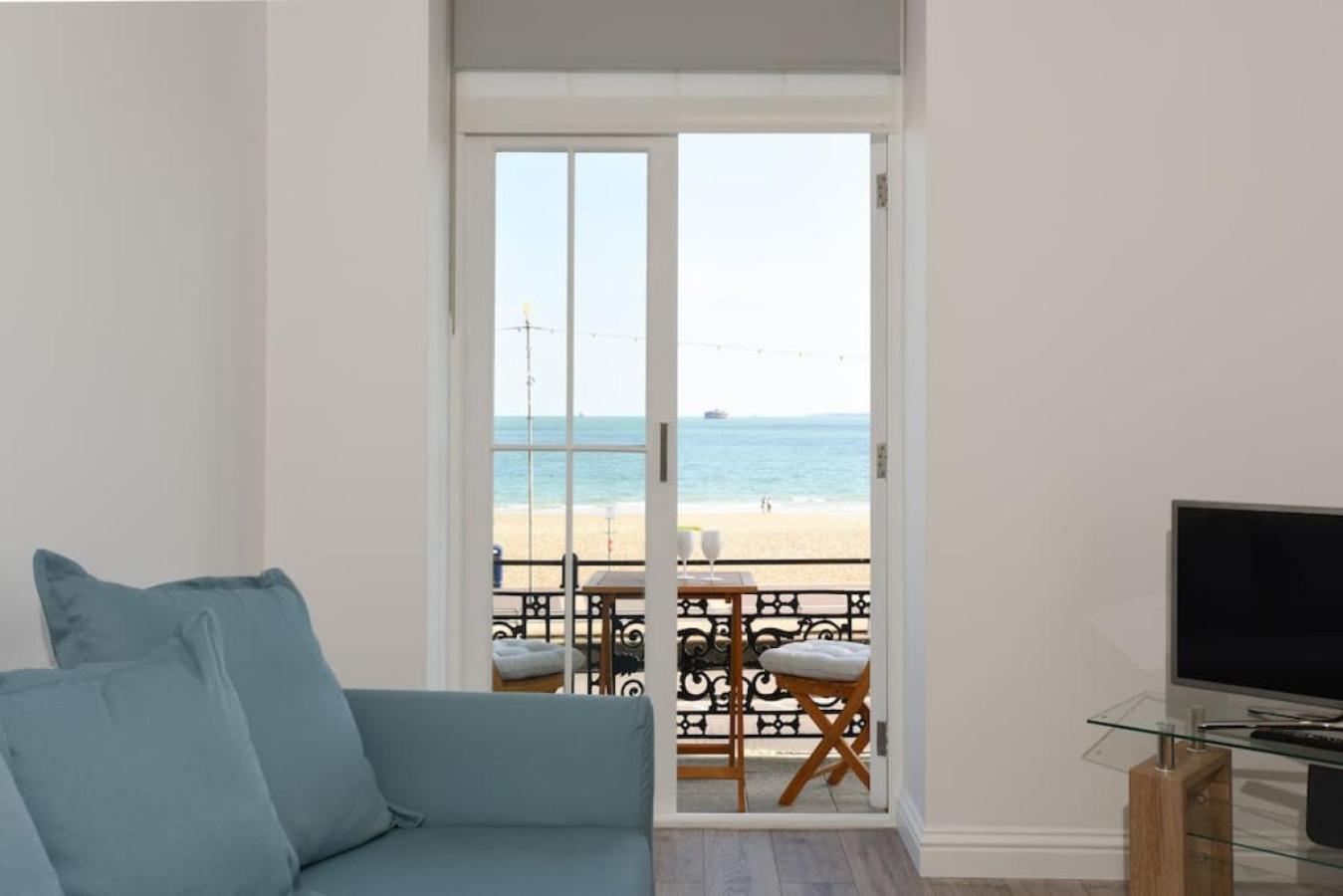 Air Maison - Stunning Beach Front Apartment Portsmouth Exterior photo